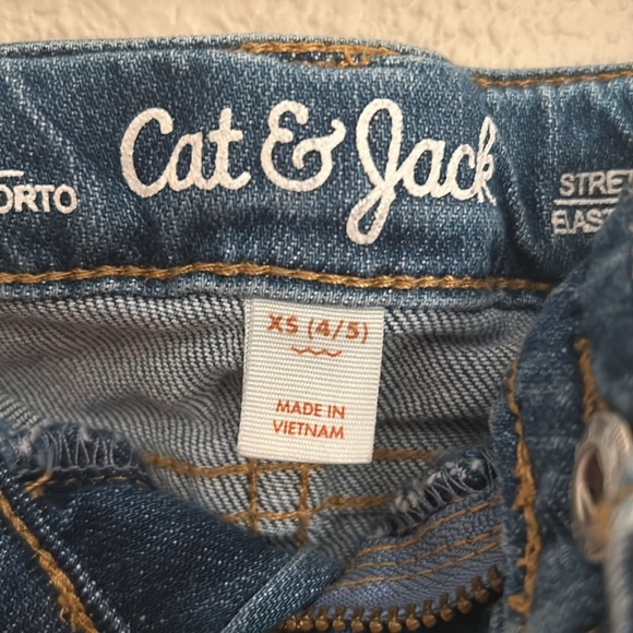 Cat & Jack girls shorts in a size 4/5 - Picture 2 of 4
